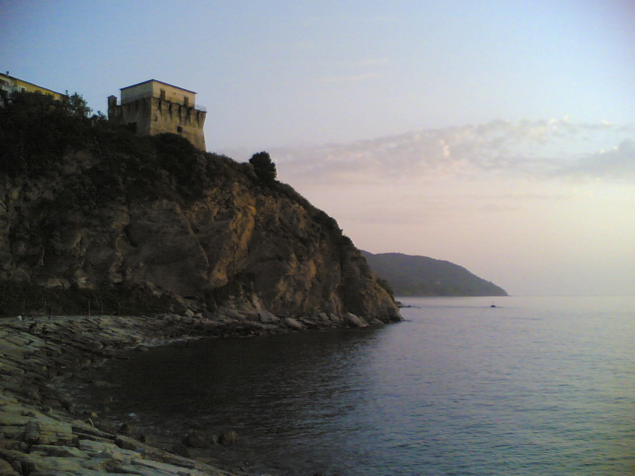 Scoglio San Francesco tra torre e mare